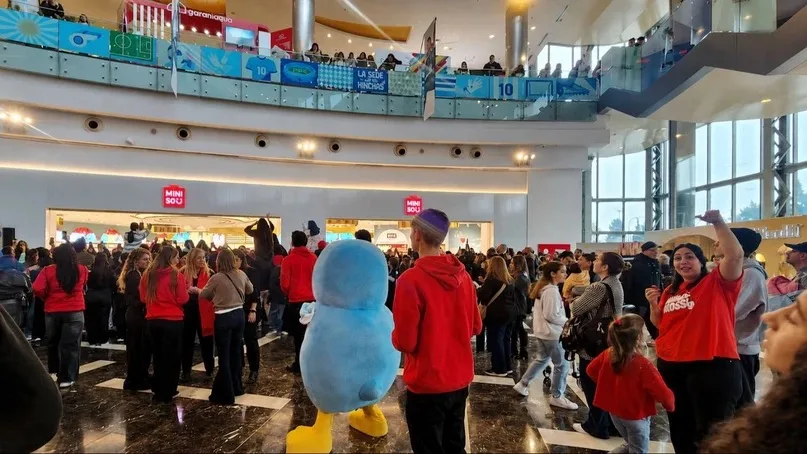 Una cadena china abrió su segundo local y desató una verdadera revolución de clientes